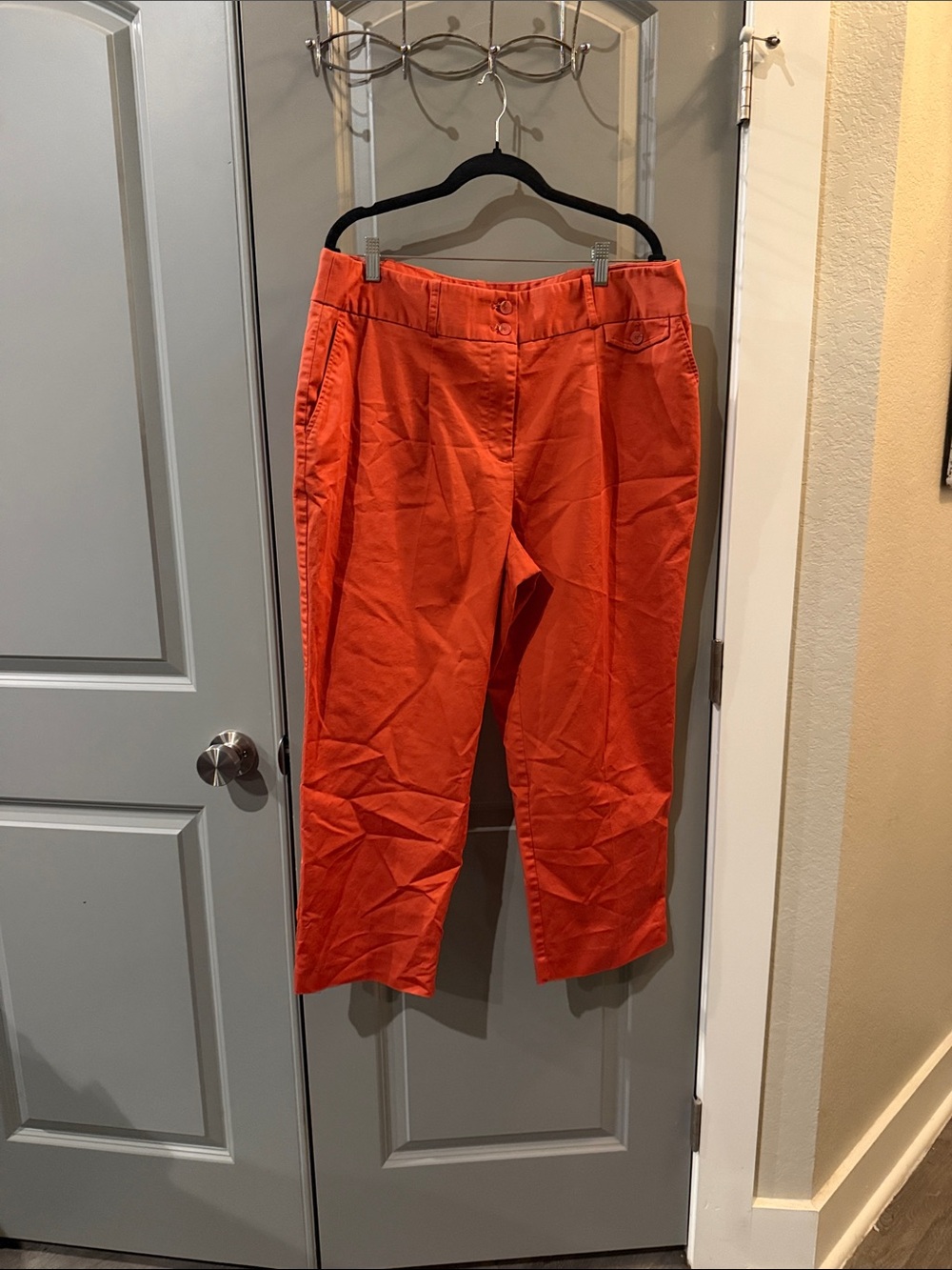 Liz Claiborne Bright Orange Cropped Pants